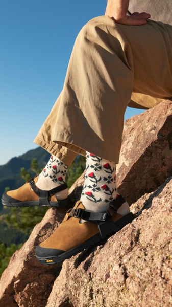 clogs, outdoor clogs, hiking shoes, slip on shoes, outdoor footwear, new arrival, lifestyle, outdoor, calm, fresh, brown, blue, neutral